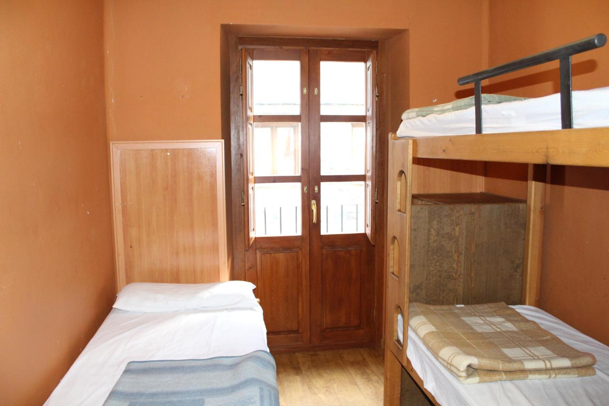 Albergue-refugio Sargantana Auberge de jeunesse *